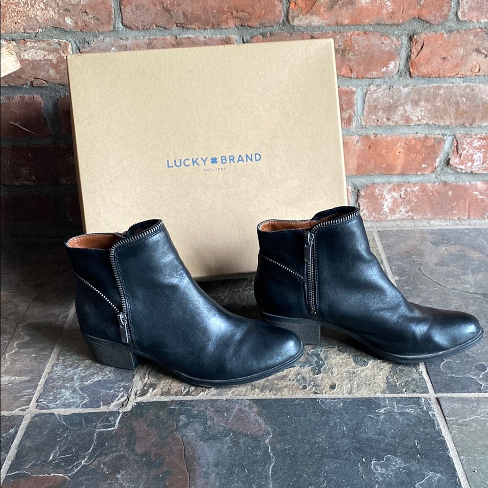 Lucky Brand Black Ankle Booties Sleek Design - Picture 3 of 12